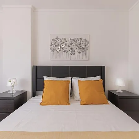 3 Bed Unit Next To The Train