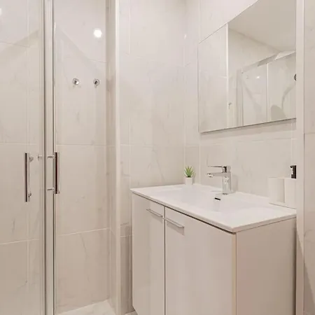 Apartamento 3 Bed Unit Next To The Train *