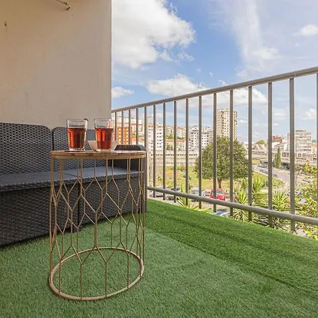 3 Bed Unit Next To The Train * Queluz