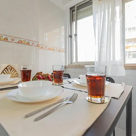 3 Bed Unit Next To The Train Apartamento Queluz