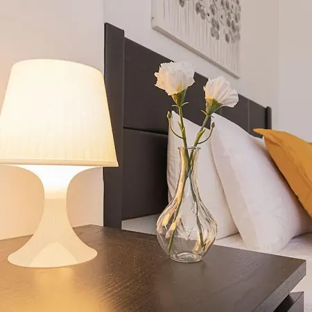 3 Bed Unit Next To The Train Apartamento