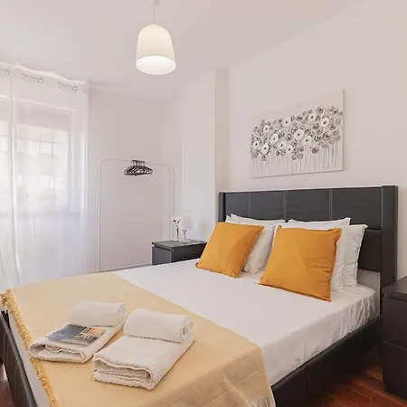 3 Bed Unit Next To The Train *