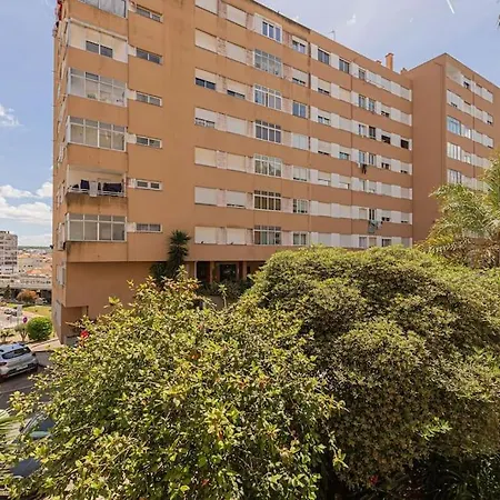 3 Bed Unit Next To The Train Queluz