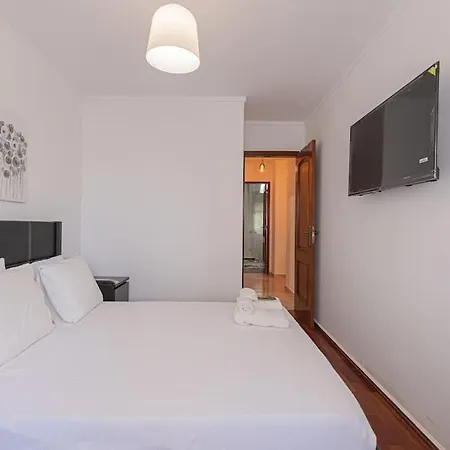 3 Bed Unit Next To The Train Apartamento Queluz